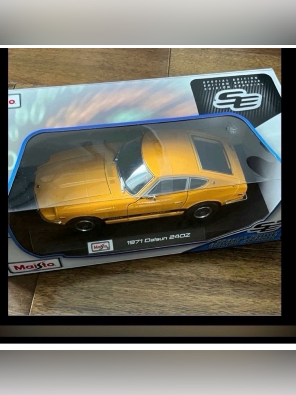 Maisto 1971 Datsun 240Z Die-Cast Model Car - Metallic Gold